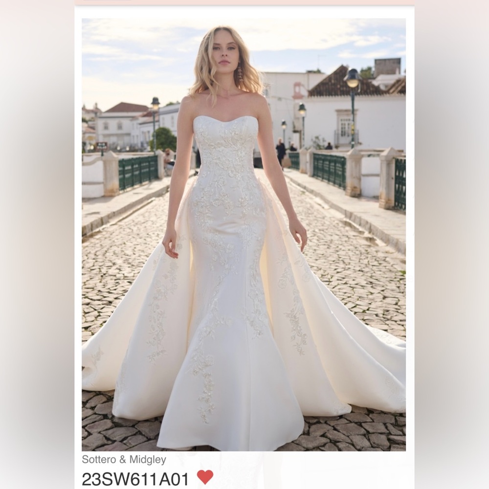 Bride wedding dress, with sleeves